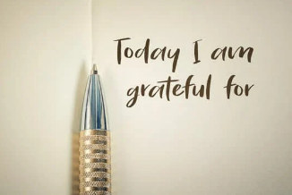 een dankbaarheidsdagboek gebruiken om dankbaarheid te beoefenen